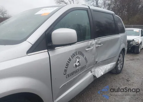 2012 Chrysler Town & Country Touring z USA, uszkodzony, nr VIN 2C4RC1BG5CR362639